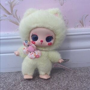 Liila Lucky cat plush pendant